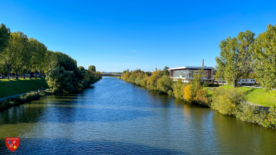 Regnitz-Bamberg-Bruecke-Wasser-Ufer-05112022