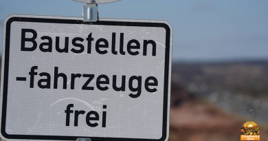 Baustellenfahrzeuge frei Kreisverkehr Stegaurach Landkreis Bamberg