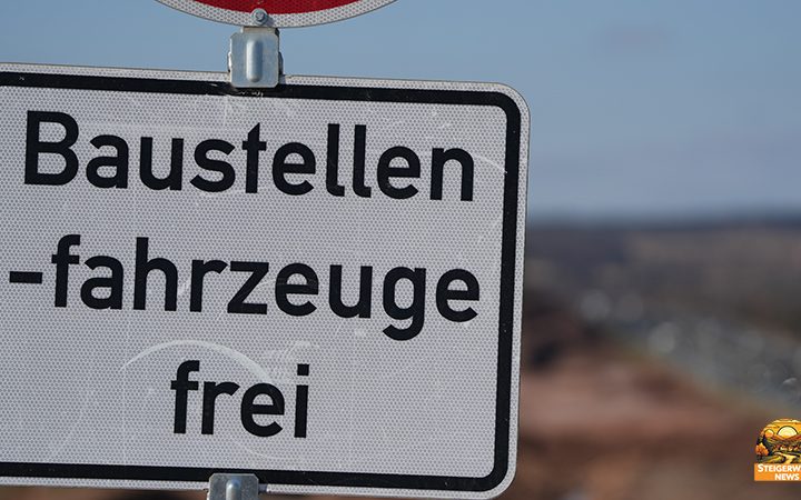 Baustellenfahrzeuge frei Kreisverkehr Stegaurach Landkreis Bamberg