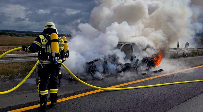 Pkw-Brand auf der Autobahn bei Schlüsselfeld