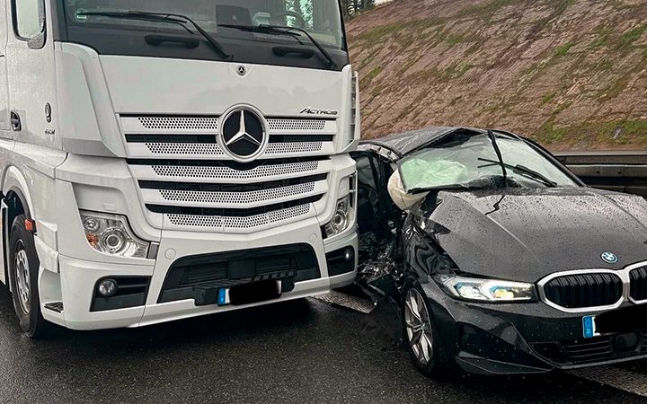 Unfall auf der Autobahn A3 zwischen Schlüsselfeld und Geiselwind Lkw Pkw BMW Holländer Niederländer Hubschrauber