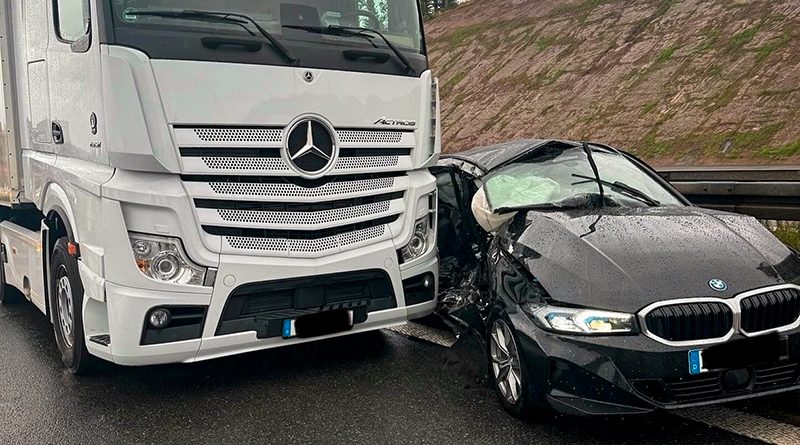 Unfall auf der Autobahn A3 zwischen Schlüsselfeld und Geiselwind Lkw Pkw BMW Holländer Niederländer Hubschrauber