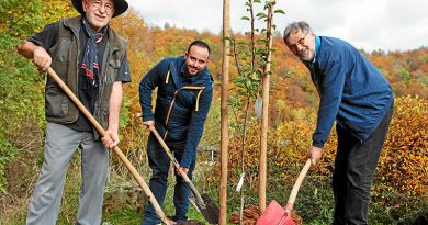 Jubiläumsbaum gepflanzt - 10 Jahre Bürgerverein Nationalpark Steigerwald e. V.