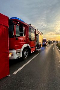 Lkw-Unfall bei Rambach - Fahrzeug landet im Straßengraben