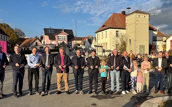 Verkehrsfreigabe Ortsdurchfahrt Treppendorf Strasse Treppendorf Politiker