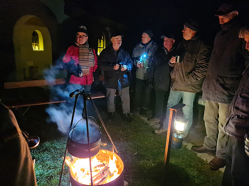 Adventsandacht im Freien in Ziegelsambach - Ökumenischer Männertreff